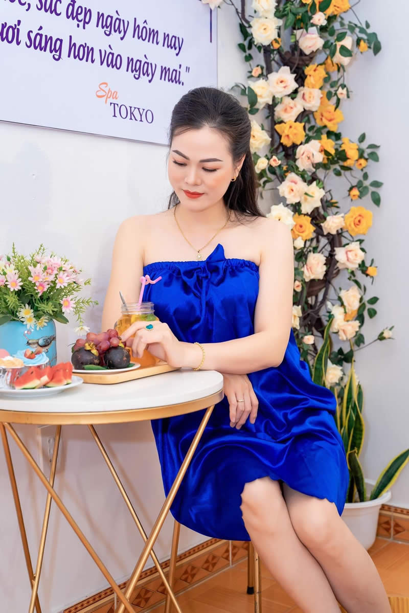 khach-hang-tang-thi-nhung-1.jpg